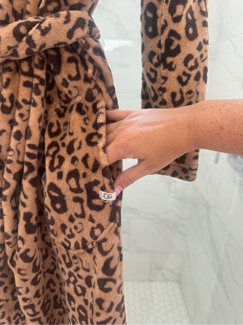 Ugg Leopard Robe - Picture 7 of 10